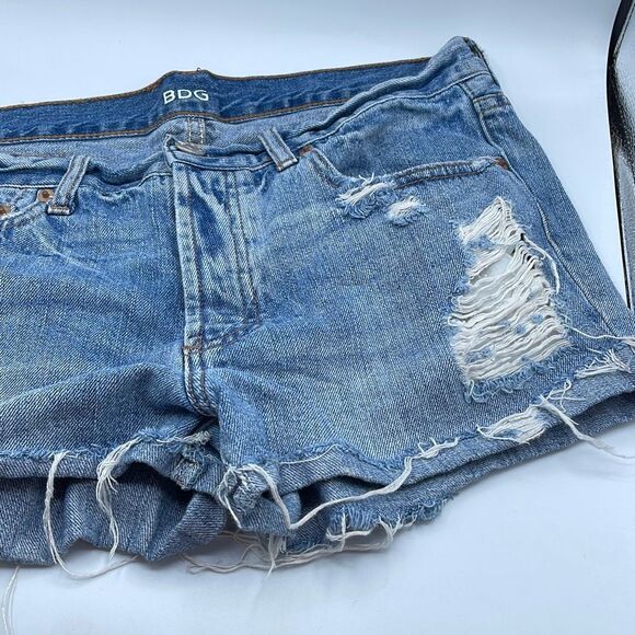 BDG size 28 Tomgirl  destroyed denim shorts - Picture 2 of 10